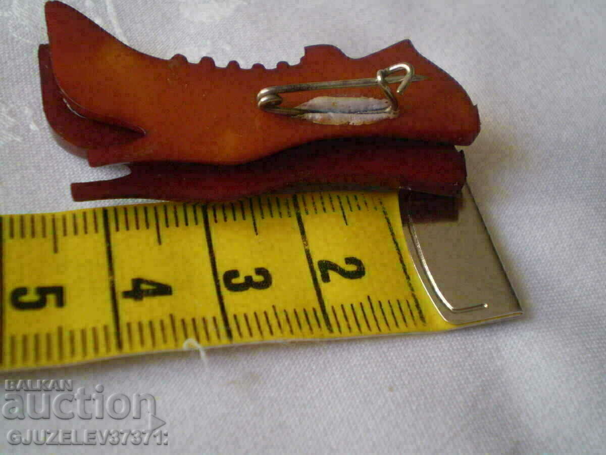 СТАРА БРОШКА РЕТРО СТИЛ БАКЕЛИТ с цена 55.00 лв. | € 28.12 СТАРА БРОШКА РЕТРО СТИЛ БАКЕЛИТ с цена 55.00 лв. | € 28.12