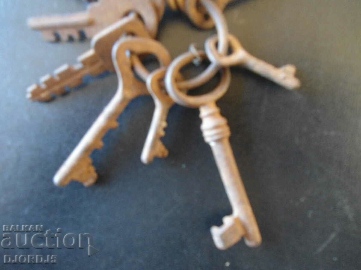 Licitație Lot chei antice, 10 piese Licitație Lot chei antice, 10 piese