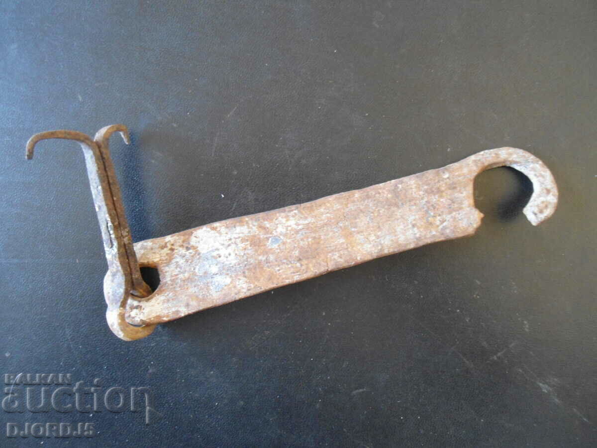 Старо ковано мандало с цена 2.00 лв. | € 1.02 Старо ковано мандало с цена 2.00 лв. | € 1.02