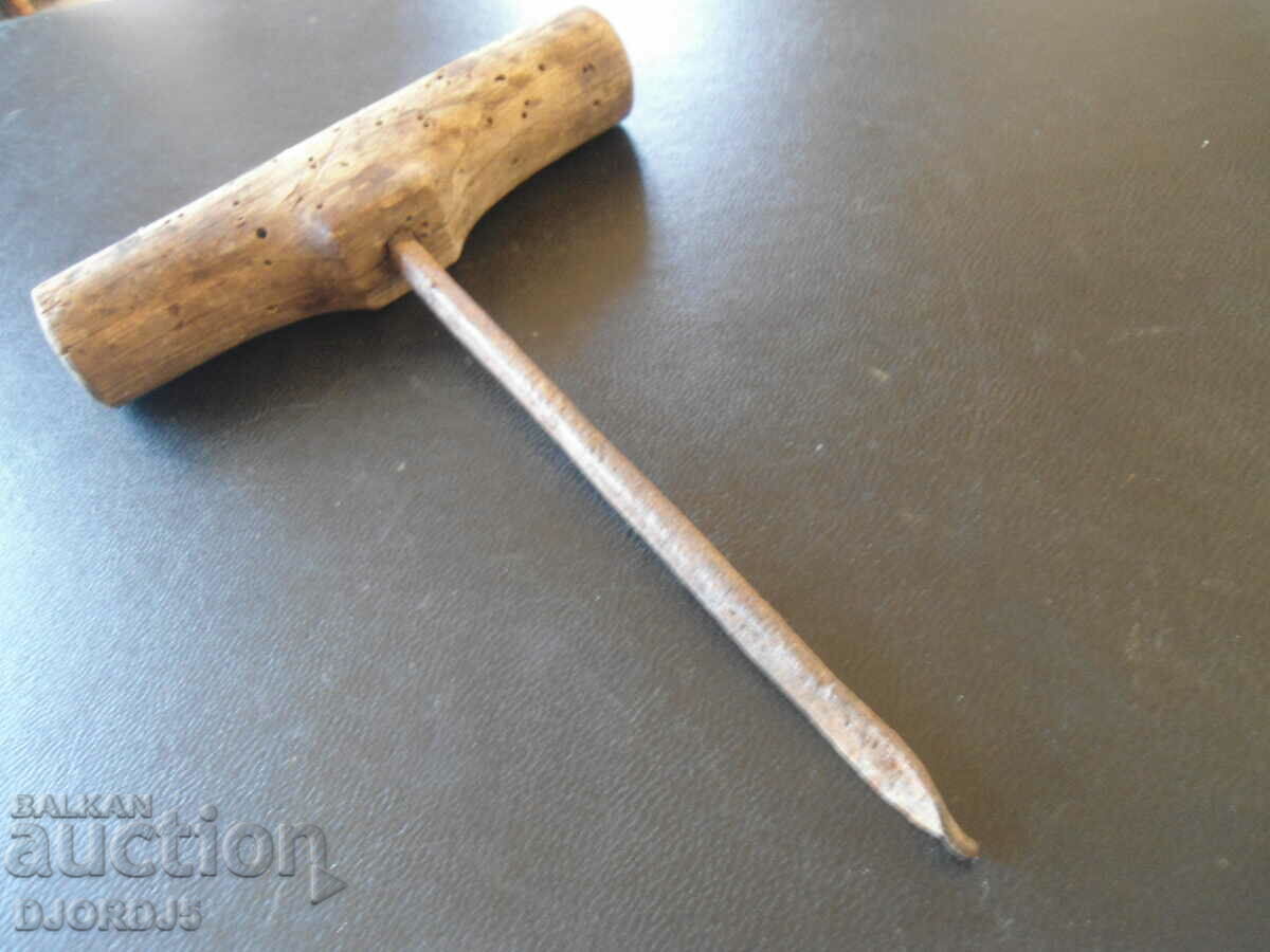 Old drill, chipping with price 2.00 BGN | € 1.02 Old drill, chipping with price 2.00 BGN | € 1.02