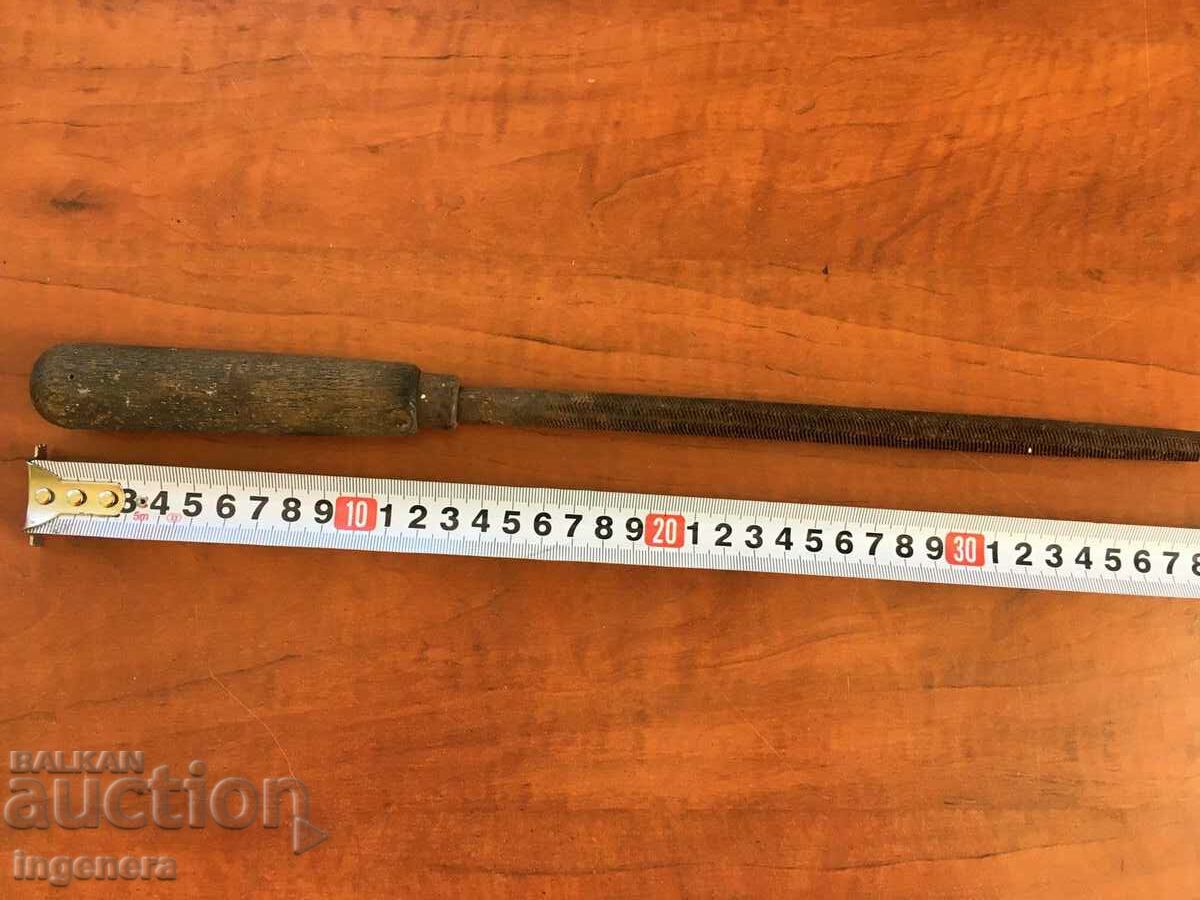 ROUND SAW AN OLD TOOL WITH A WOODEN HANDLE with price 7.00 BGN | € 3.58 ROUND SAW AN OLD TOOL WITH A WOODEN HANDLE with price 7.00 BGN | € 3.58