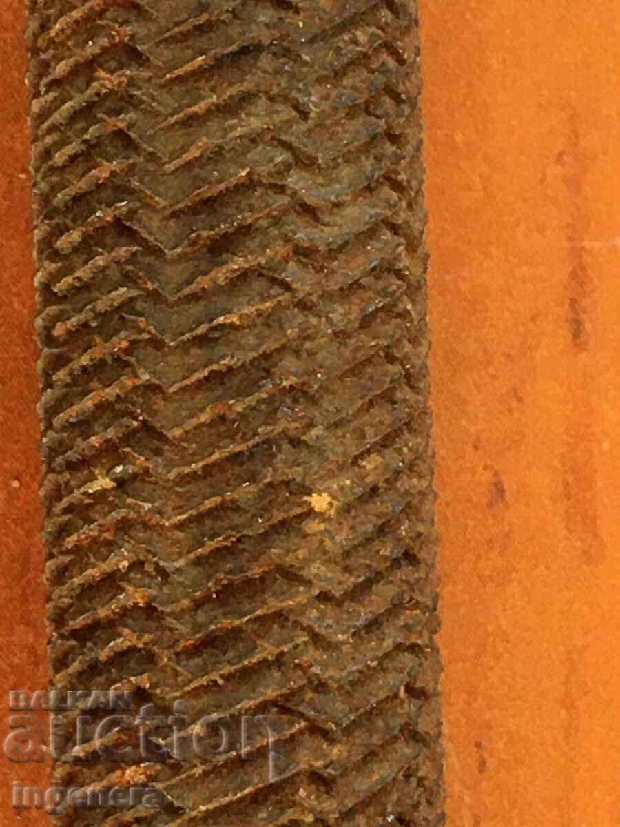 Auction ROUND SAW AN OLD TOOL WITH A WOODEN HANDLE Auction ROUND SAW AN OLD TOOL WITH A WOODEN HANDLE