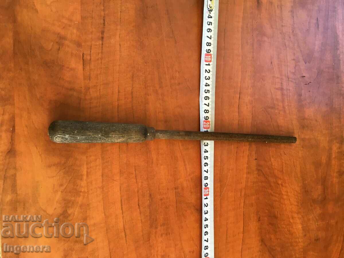 Delivery of ROUND SAW AN OLD TOOL WITH A WOODEN HANDLE Delivery of ROUND SAW AN OLD TOOL WITH A WOODEN HANDLE