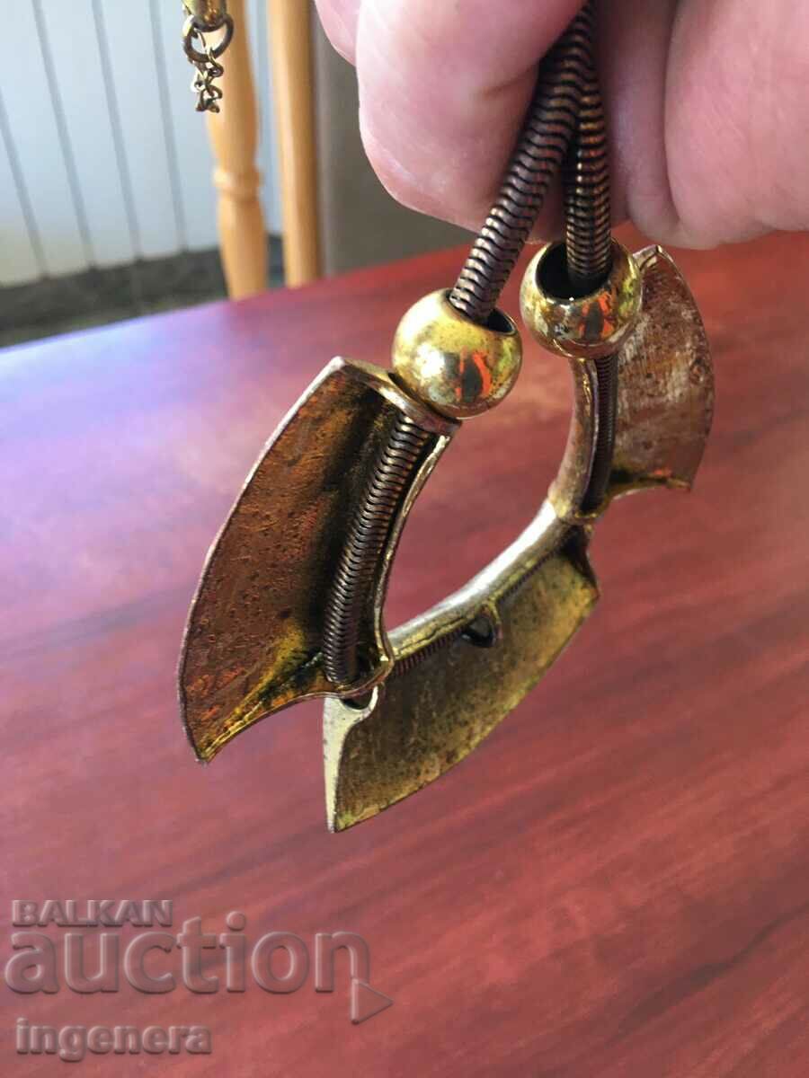 Delivery of NECKLACE NECKLACE JEWELRY METAL CHAIN Delivery of NECKLACE NECKLACE JEWELRY METAL CHAIN