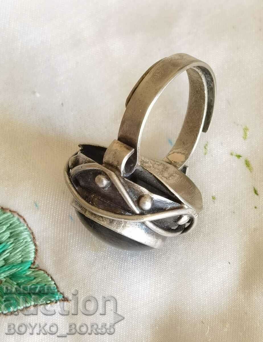 Auction Antique Royal Adjustable Green Stone Ring Auction Antique Royal Adjustable Green Stone Ring