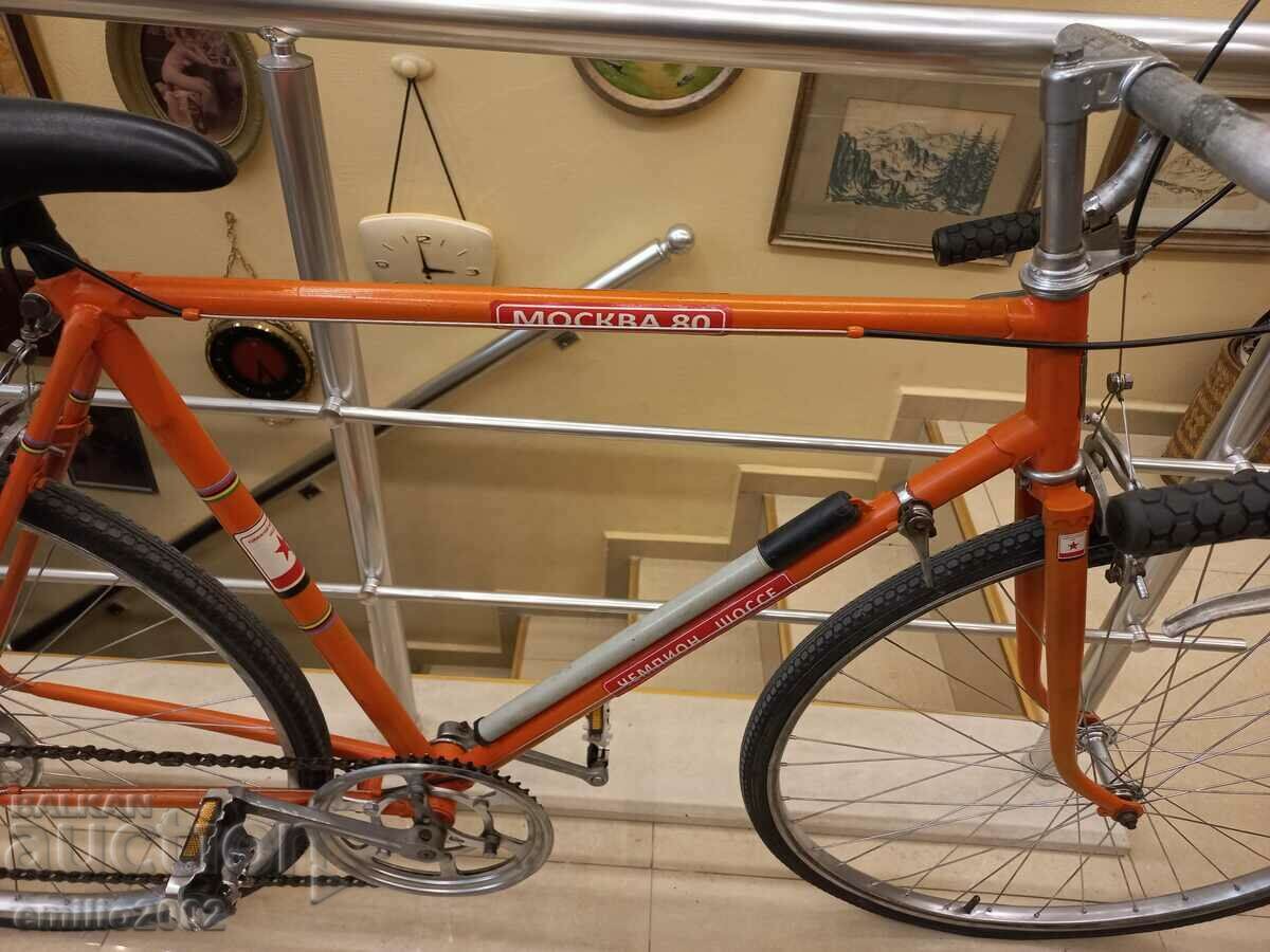 Συλλεκτικός δρομέας Πρωταθλητής δρόμου HVZ USSR με τιμή 699.00 BGN | € 357.39