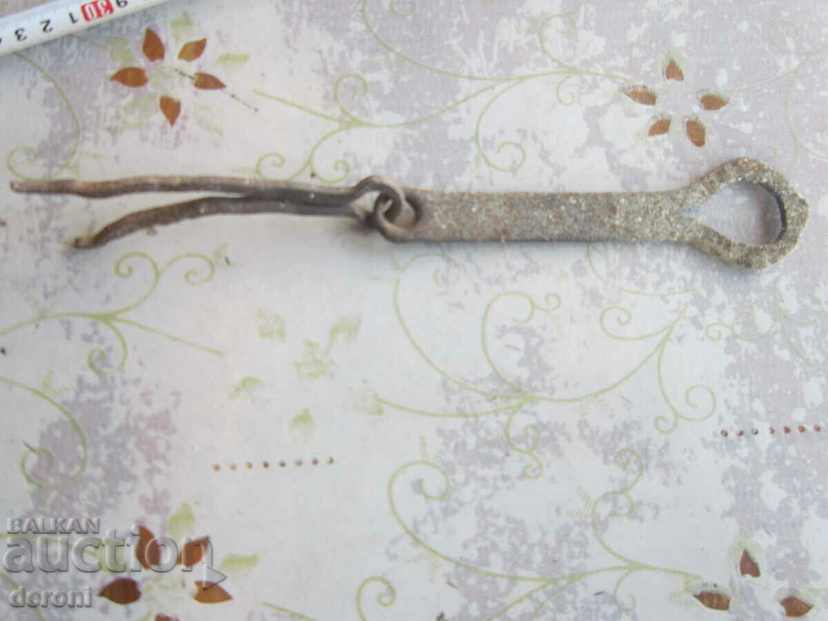 Delivery of Antique wrought iron latch bolt Delivery of Antique wrought iron latch bolt