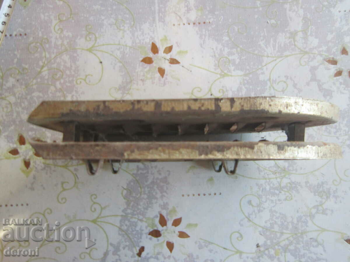 Auction Iron stand Auction Iron stand