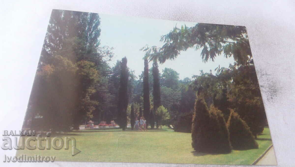 Пощенска картичка Сандански Кът от парка 1980
