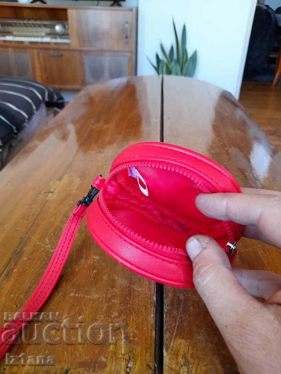 Delivery of An old Coca Cola toilet, Coca Cola Delivery of An old Coca Cola toilet, Coca Cola