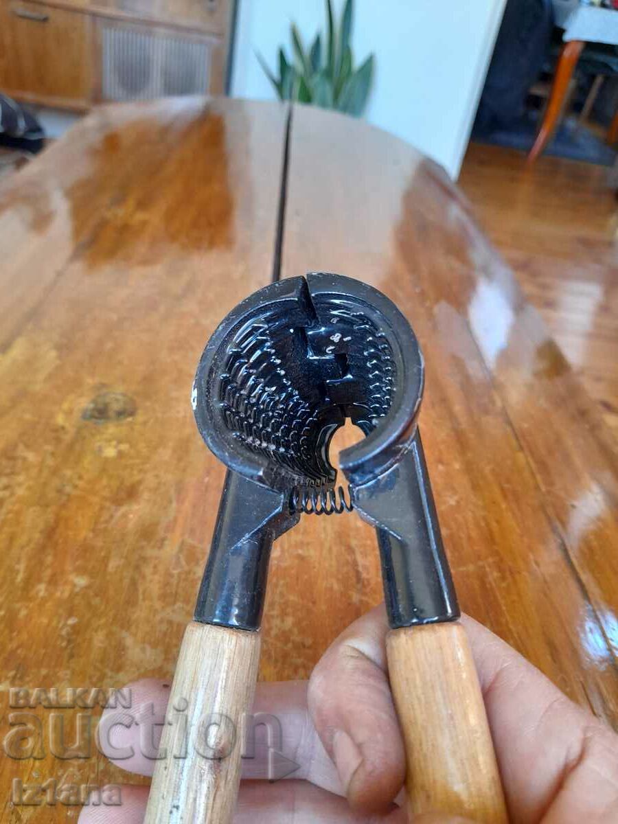 Delivery of An old shredder Delivery of An old shredder