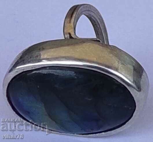 Auction SOLID SILVER RING WITH SPECTROLYTE Auction SOLID SILVER RING WITH SPECTROLYTE