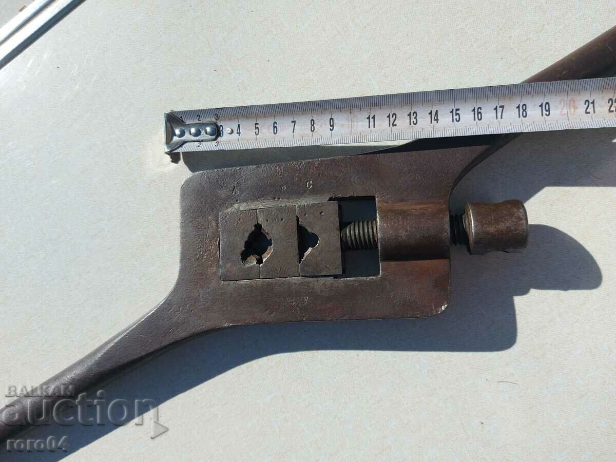 Auction WRENCH - SHOUT - MASSIVE - NICE Auction WRENCH - SHOUT - MASSIVE - NICE