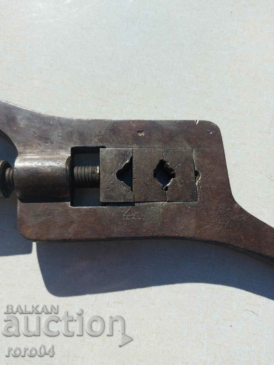 Delivery of WRENCH - SHOUT - MASSIVE - NICE Delivery of WRENCH - SHOUT - MASSIVE - NICE