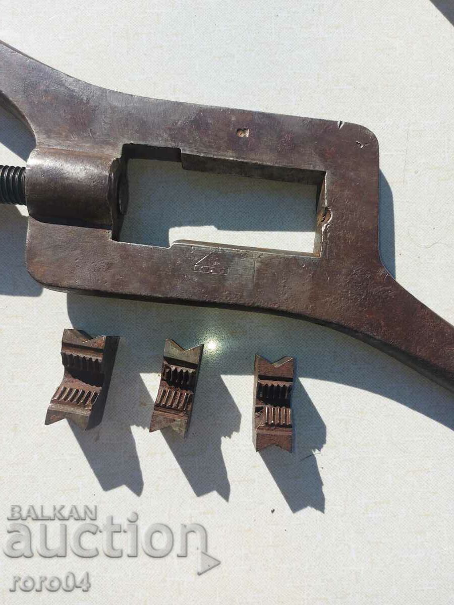 WRENCH - SHOUT - MASSIVE - NICE - 5 WRENCH - SHOUT - MASSIVE - NICE - 5