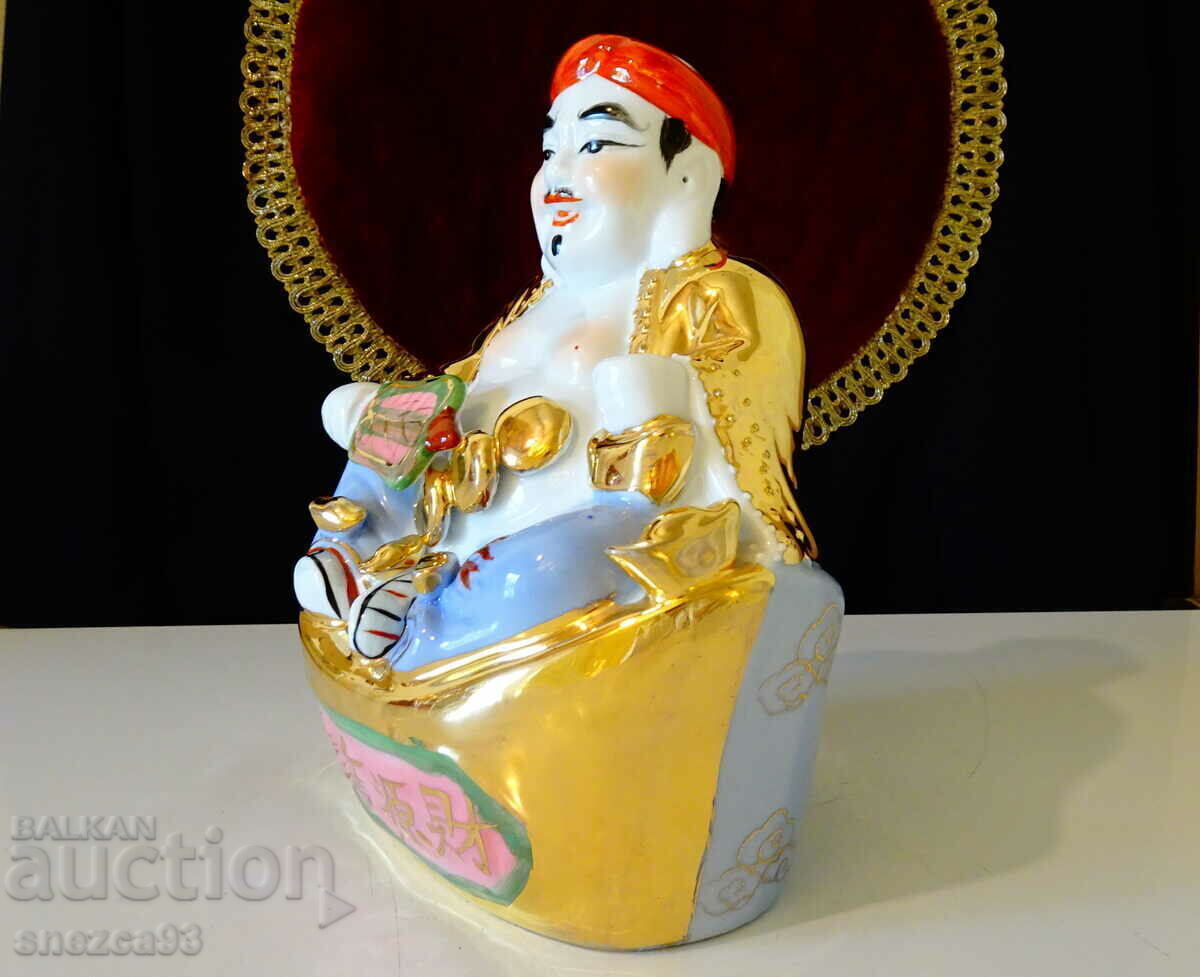 Auction Chinese porcelain Buddha figure, gold, feng shui. Auction Chinese porcelain Buddha figure, gold, feng shui.
