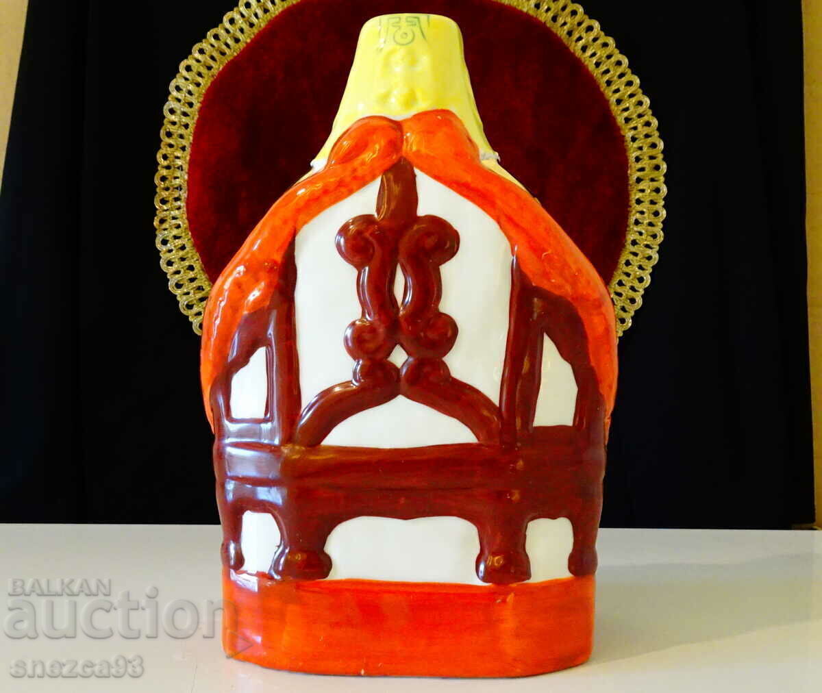 Delivery of Porcelain figure of a Chinese sage, gold, feng shui Delivery of Porcelain figure of a Chinese sage, gold, feng shui