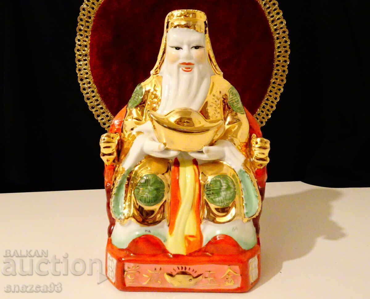 Porcelain figure of a Chinese sage, gold, feng shui Porcelain figure of a Chinese sage, gold, feng shui