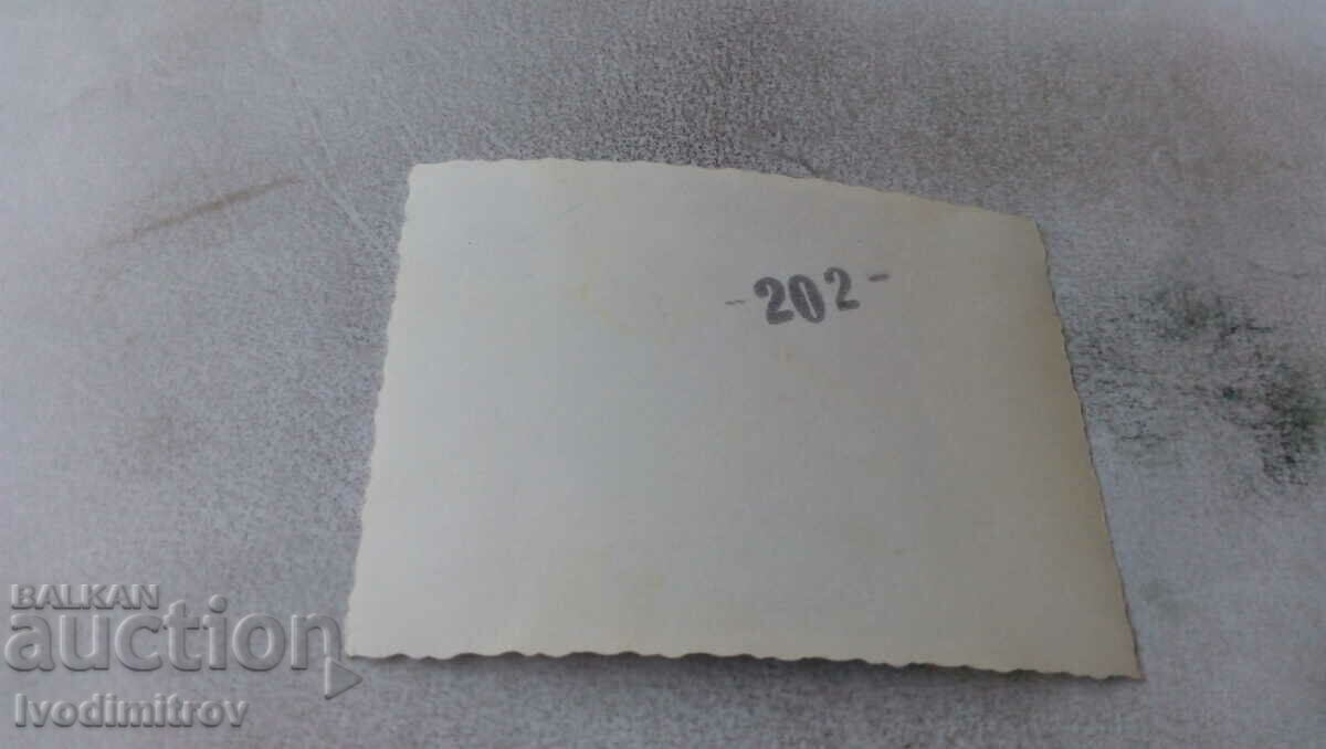 Φωτογραφία Άνθρωπος στη θάλασσα με τιμή 1.45 BGN | € 0.74 Φωτογραφία Άνθρωπος στη θάλασσα με τιμή 1.45 BGN | € 0.74