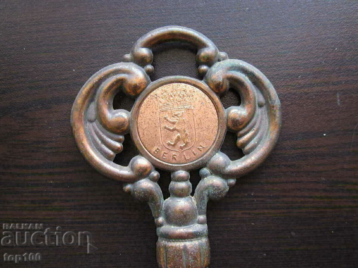 Livrarea CHEIE ALAMA ALAMA BERLIN BZC !!!