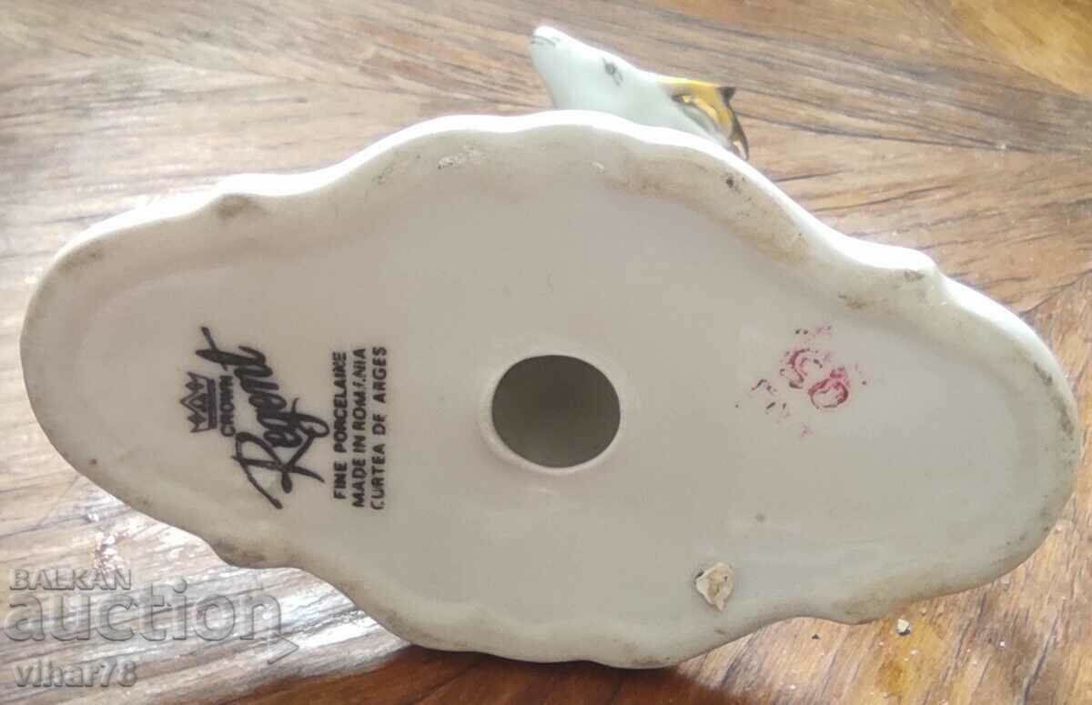 Delivery of Porcelain figure Delivery of Porcelain figure