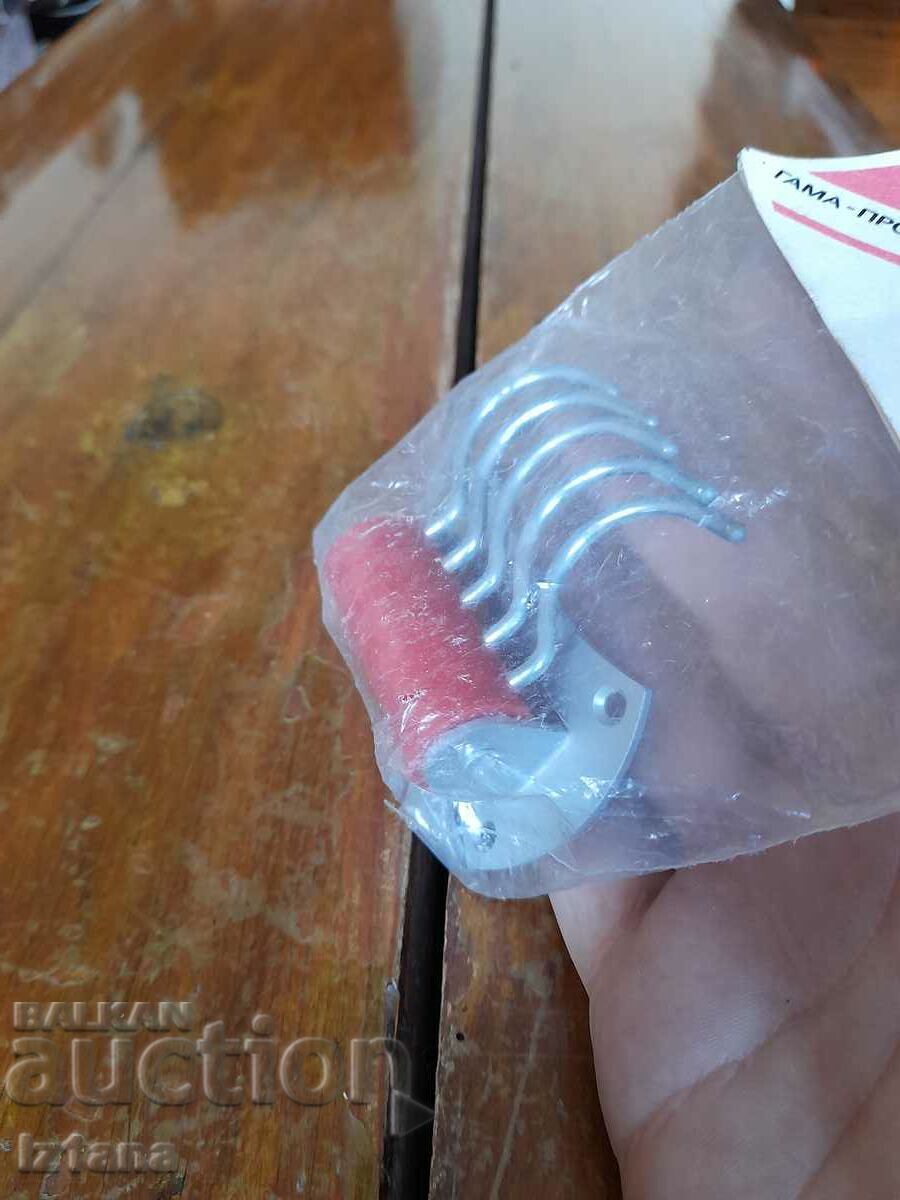 Παλιά κρεμάστρα με τιμή 22.00 BGN | € 11.25 Παλιά κρεμάστρα με τιμή 22.00 BGN | € 11.25