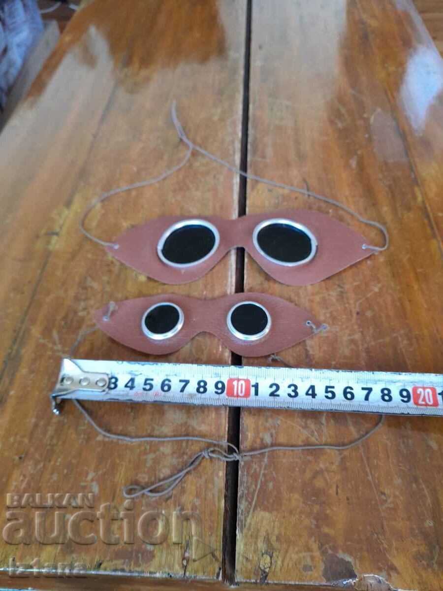 Auction  Old safety glasses