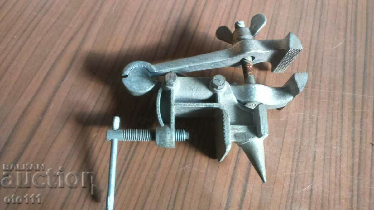 Auction  OLD RUSSIAN WATCHMAKING VISE