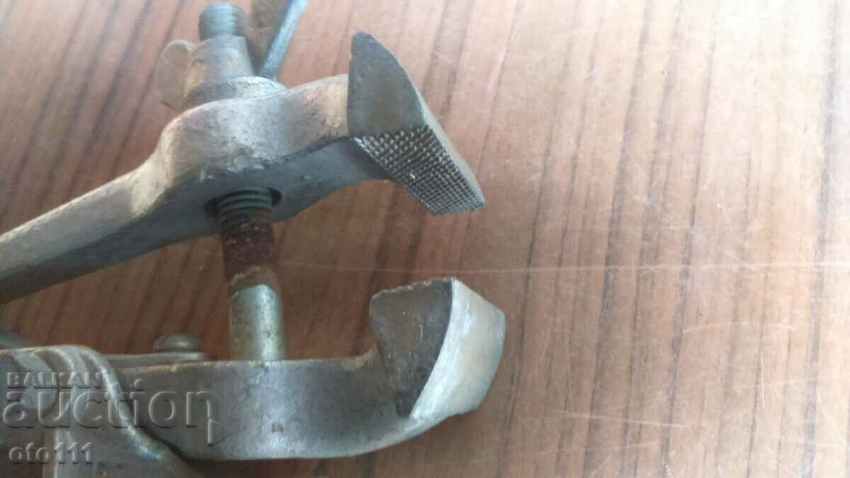 Delivery of OLD RUSSIAN WATCHMAKING VISE Delivery of OLD RUSSIAN WATCHMAKING VISE