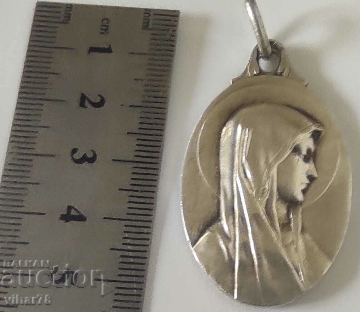 Auction A pendant medallion Auction A pendant medallion