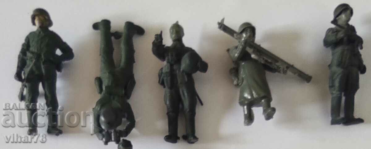 Auction Plastic soldiers lot-5 pcs Auction Plastic soldiers lot-5 pcs