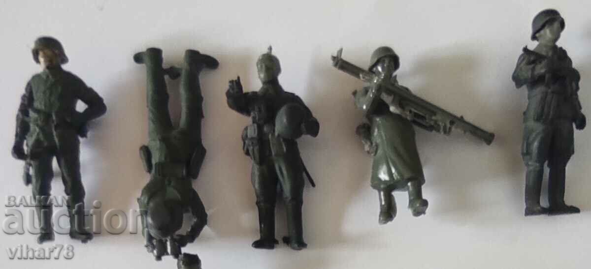 Пластмасови войници лот-5 бр