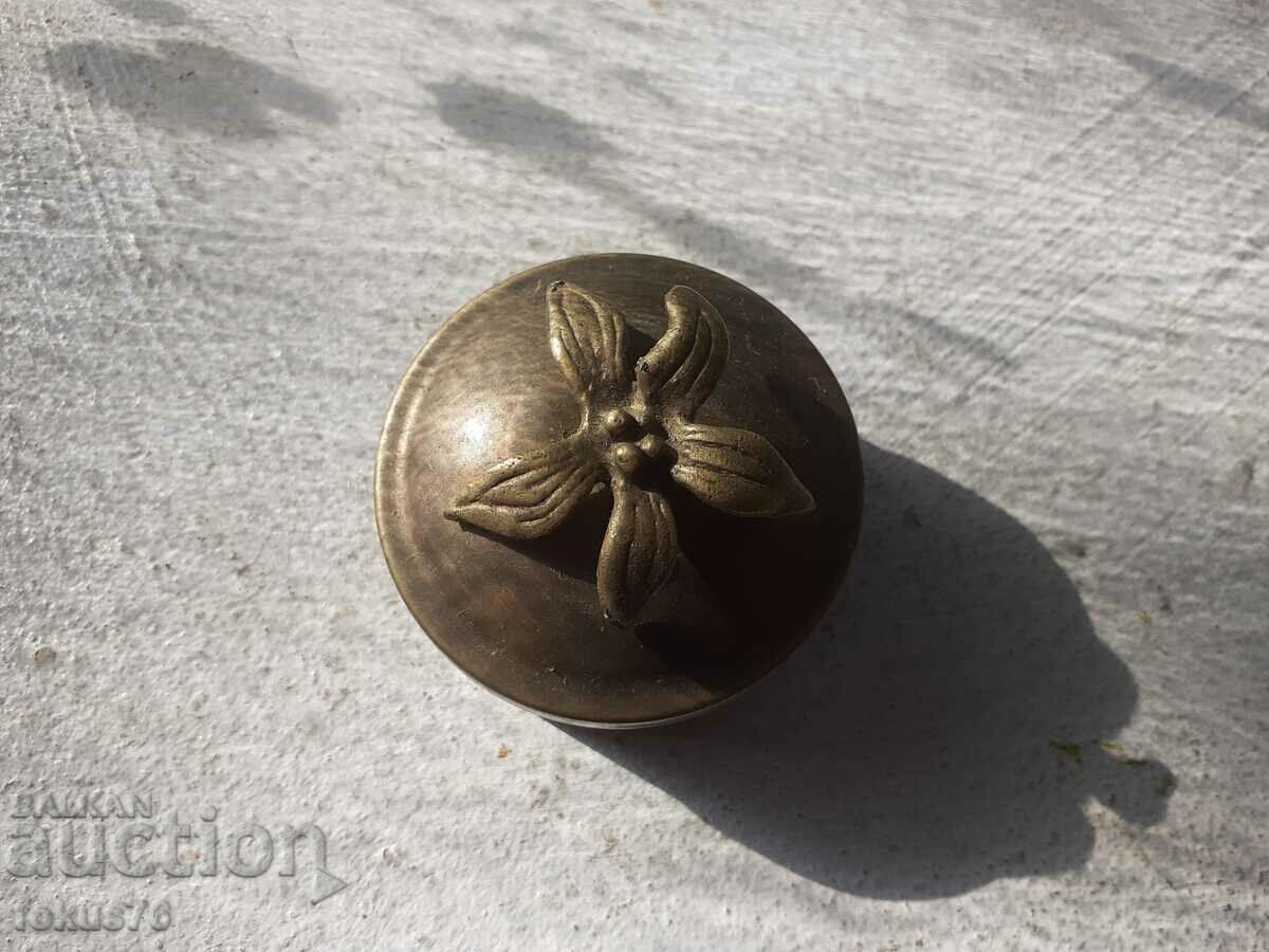A small bronze box with price 35.00 BGN | € 17.90 A small bronze box with price 35.00 BGN | € 17.90