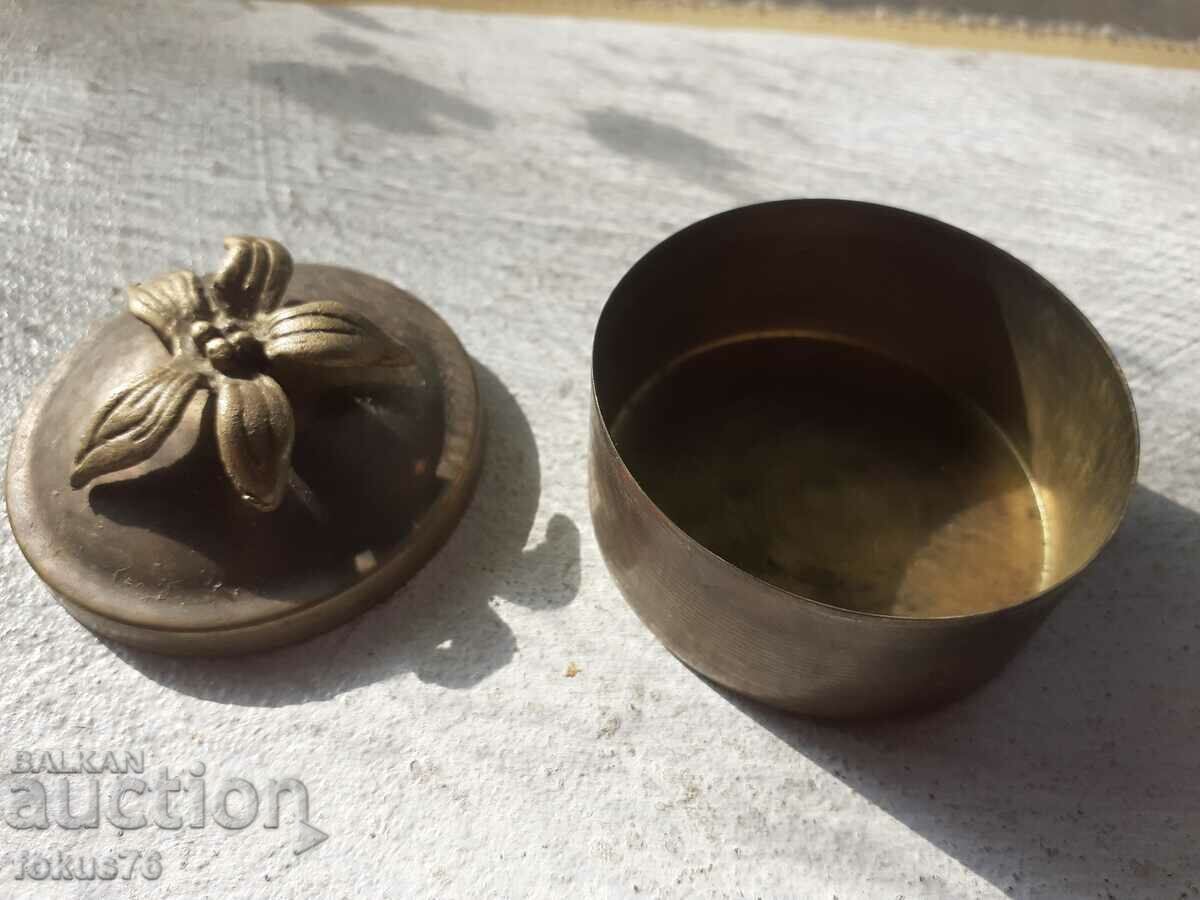 Delivery of A small bronze box Delivery of A small bronze box