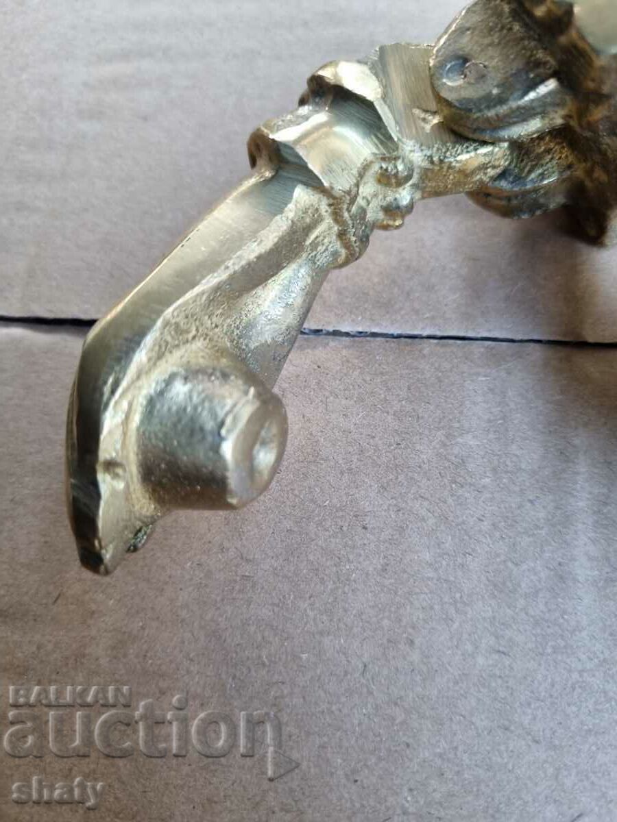 Auction Bronze neck knock Auction Bronze neck knock