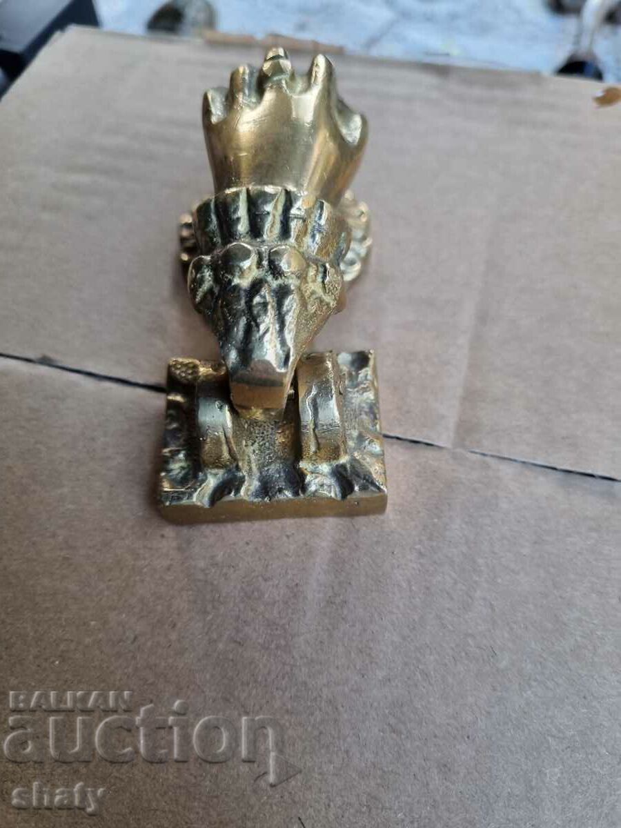 Bronze neck knock - 7 Bronze neck knock - 7