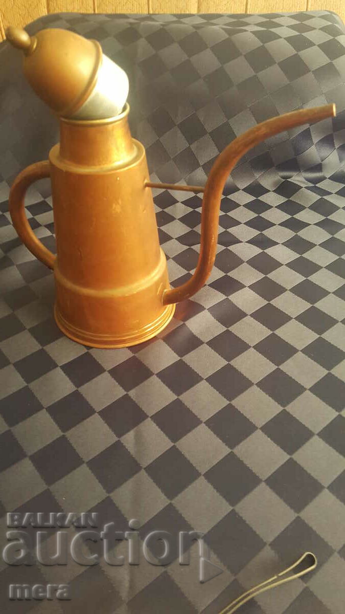 Аукцион Меден съд с форма на лейка Аукцион Меден съд с форма на лейка