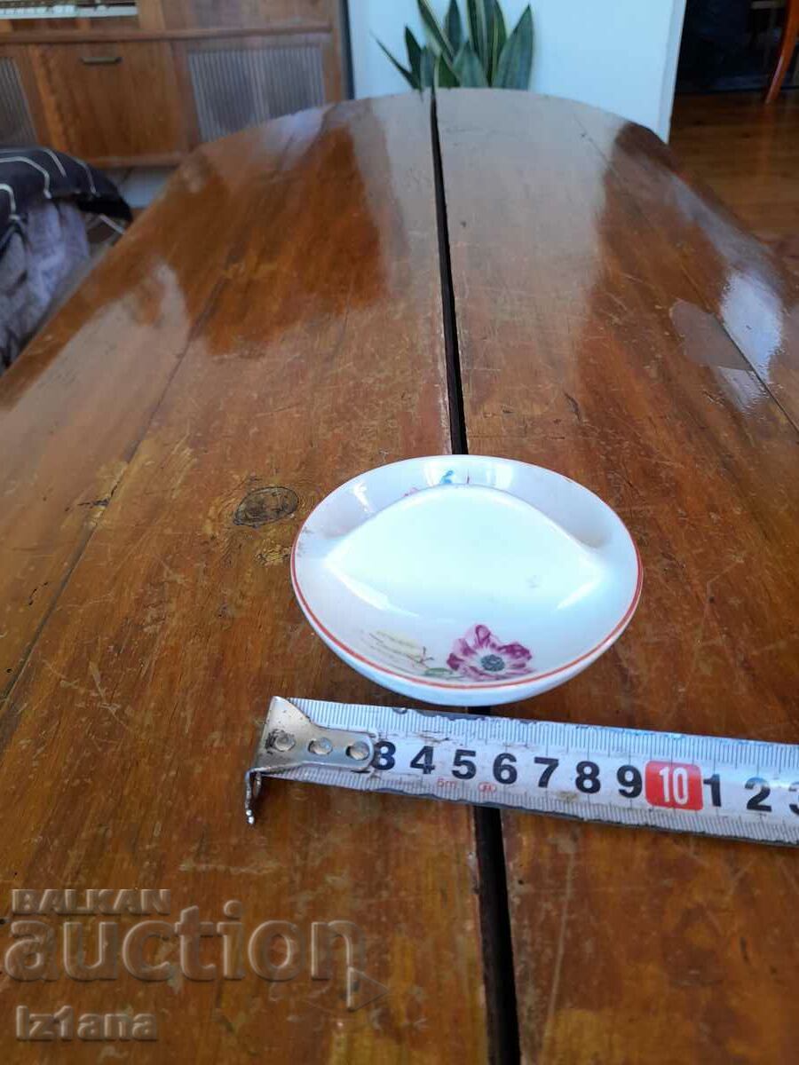 Delivery of Old porcelain salt shaker