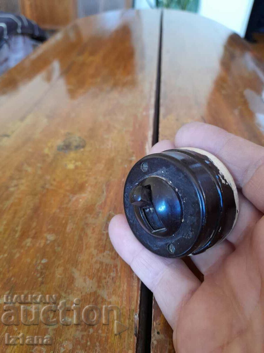 Old electrical switch with price 22.00 BGN | € 11.25 Old electrical switch with price 22.00 BGN | € 11.25