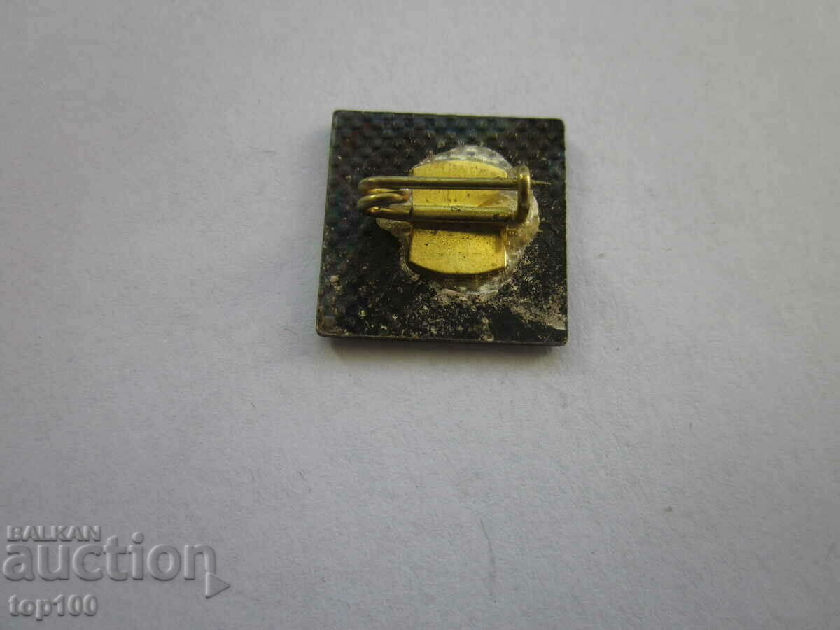 OLD ENAMEL BADGE ON ORIENTATION BZC !!! with price 3.00 BGN | € 1.53 OLD ENAMEL BADGE ON ORIENTATION BZC !!! with price 3.00 BGN | € 1.53
