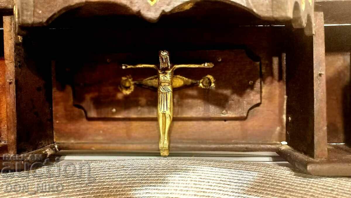 Delivery of Iconostasis Delivery of Iconostasis