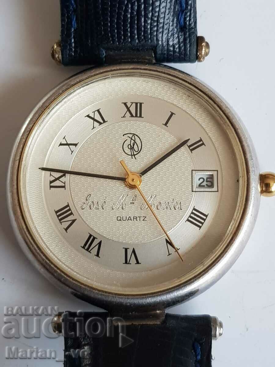 Quartz wrist watch with silver case