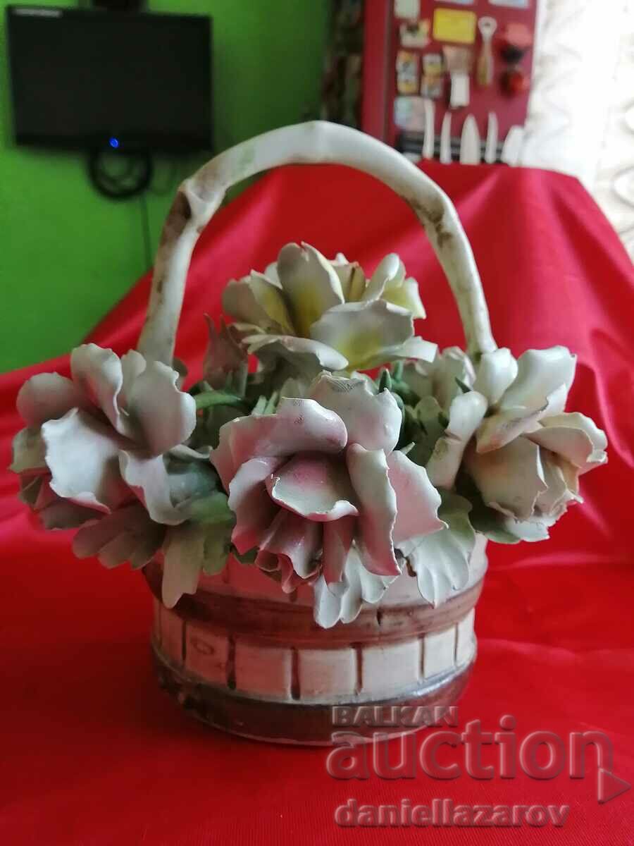CAPODIMONTE Παλιό πορσελάνινο καλάθι με λουλούδια, σημαδεμένο