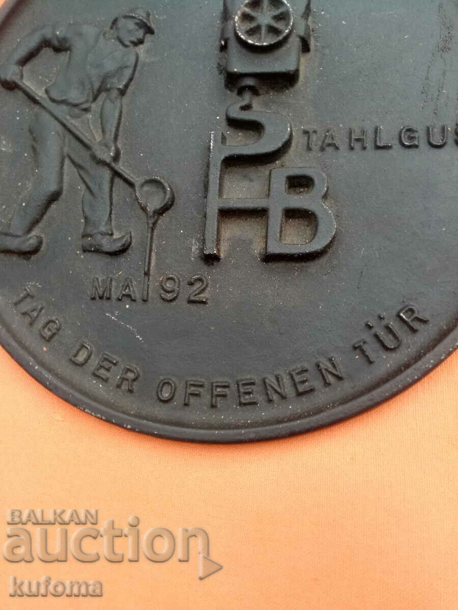 Delivery of An old cast iron plate Delivery of An old cast iron plate