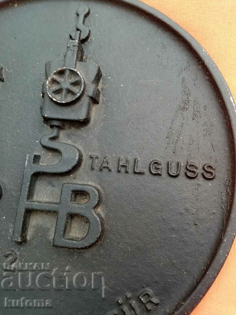 An old cast iron plate - 5 An old cast iron plate - 5