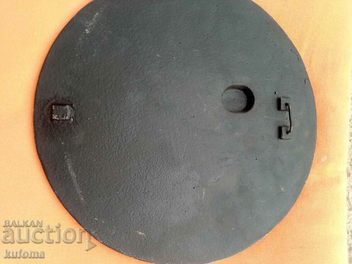 An old cast iron plate - 6 An old cast iron plate - 6