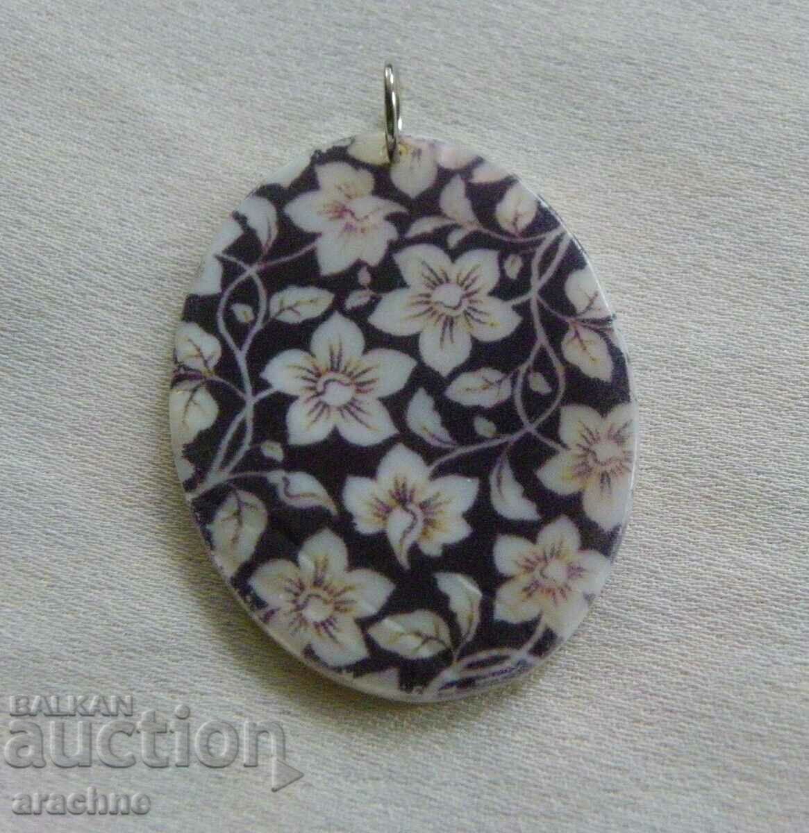 Japanese painted mother-of-pearl locket