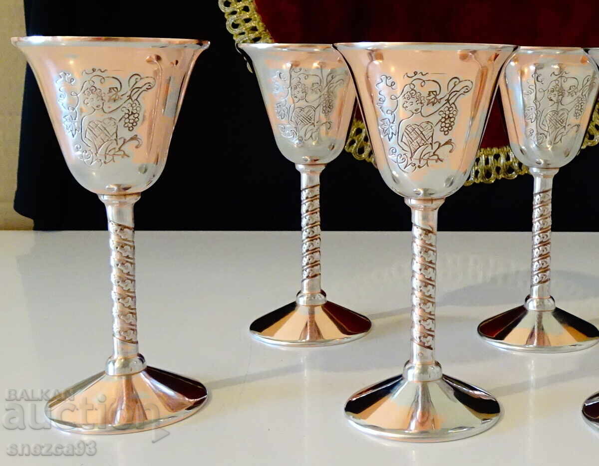 Auction Copper cups with a picture of a Lady picking grapes, 4 pieces Auction Copper cups with a picture of a Lady picking grapes, 4 pieces