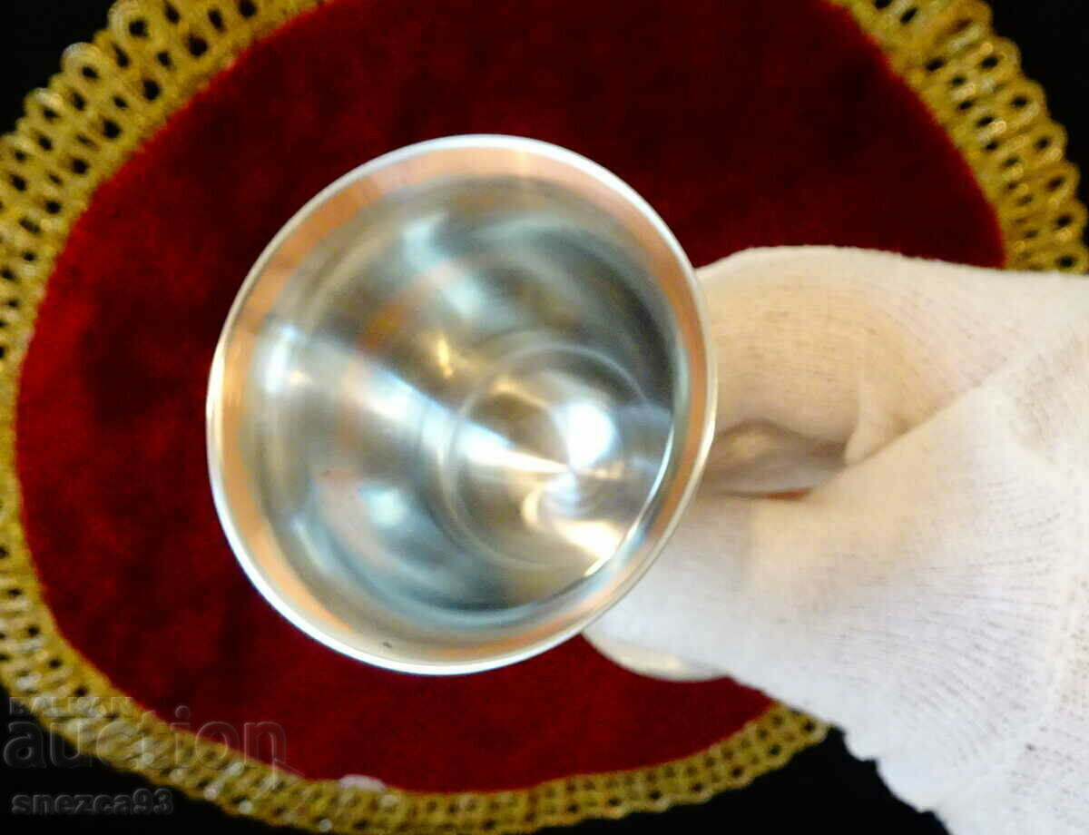 Delivery of Copper cups with a picture of a Lady picking grapes, 4 pieces Delivery of Copper cups with a picture of a Lady picking grapes, 4 pieces