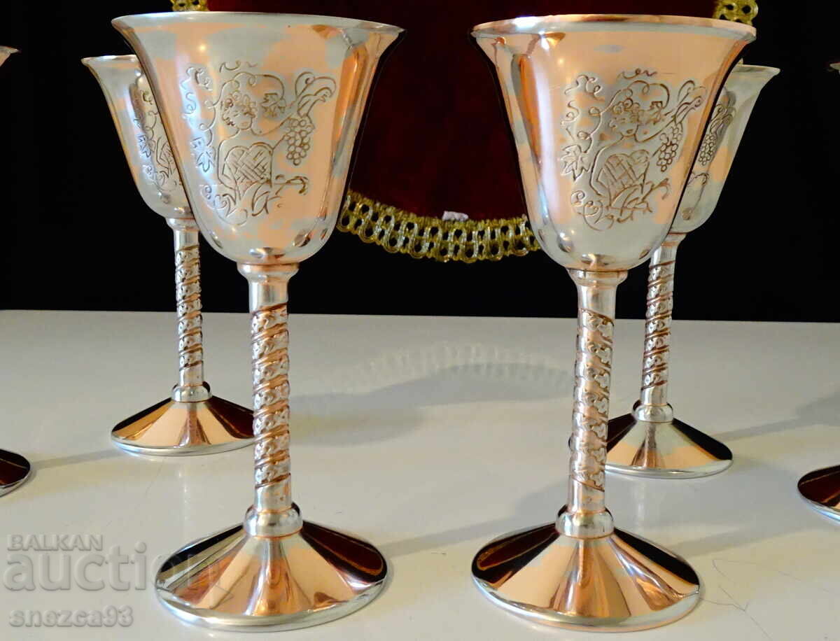 Copper cups with a picture of a Lady picking grapes, 4 pieces Copper cups with a picture of a Lady picking grapes, 4 pieces